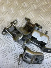 Петля двери Nissan Navara (D40) 2004-2015 2012 2.5 D YD25DDTI