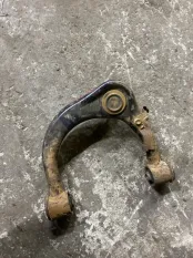 Рычаг подвески верхний Toyota Hilux (2005-2015) 2011 486100K040 ПИКАП 2.5 D 2KDFTV, правый