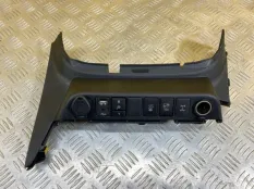 Консоль центральная Toyota Hilux (2015-2021) 2015 55407KK070 ПИКАП 2.8 D 1GDFTV