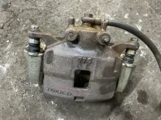 Суппорт передний правый Mitsubishi L200 (2006-2015) 2007 4605A202 ПИКАП 2.5 D 4D56