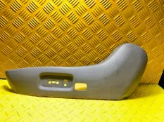 Накладка боковая на сиденье Toyota Land Cruiser (100) 1998-2007 2005 7181260140 4.7 I 2UZFE