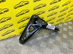 Кронштейн Toyota Sequoia II 2008 - 2022 2015 531170C030