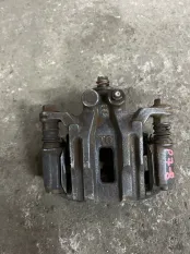 Суппорт задний левый Nissan Pathfinder (R51M) 2004-2013 2005 44011EB30A ВНЕДОРОЖНИК 2.5 D YD25