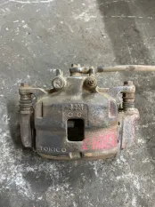 Суппорт передний правый Mitsubishi L200 (2006-2015) 2007 4605A202 ПИКАП 2.5 D 4D56