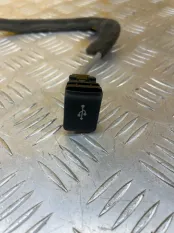 Разъем AUX / USB Mitsubishi L200 (2015-2022) 2018 2.4 D 4N15