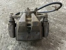 Суппорт передний левый Toyota Rav 4 (XA30) (2005-2014) 2006 4775042090 2.0 I 1AZFE