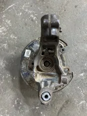 Кулак задний правый Land Rover Freelander II (2006-2014) 2012 2.2 D 224DT