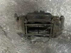 Суппорт передний правый Toyota Land Cruiser Prado 120 (2002-2009) 2004 4773060130 3.0 D 1KDFTV