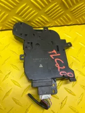 Моторчик заслонки печки Toyota Land Cruiser 200 (2008-2021) 2015 0638009013