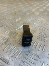 Разъем AUX / USB Toyota Sequoia II 2008 - 2022 2013 861900C020 5.7 I 3URFE