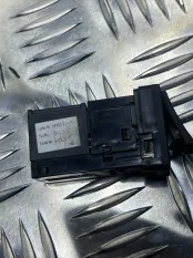 Разъем AUX / USB Toyota Hilux (2005-2015) 2014 ПИКАП 2.5 D 2KDFTV