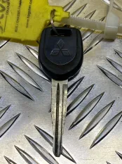 Ключ Mitsubishi L200 (2006-2015) 2007 2.5 D 4D56