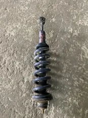 Амортизатор передний левый Toyota Land Cruiser Prado 150 (2009-2023) 2014 4851060250 3.0 D 1KDFTV
