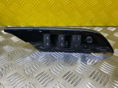 Блок управления стеклоподъемниками Toyota Hilux (2015-2021) 2017 2.4 D 2GDFTV