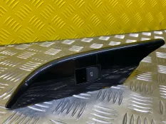 Кнопка стеклоподъемника Toyota Hilux (2015-2021) 2017 2.4 D 2GDFTV