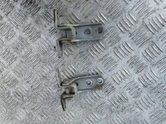 Петля двери передней правой Mitsubishi L200 (2006-2015) 2012 5702A033 2.5 D 4D56