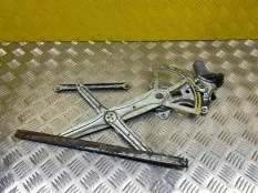 Стеклоподъемник электр. передний правый Toyota Hilux (2005-2015) 2013 857100K010 2.5 D 2KDFTV