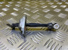 Ограничитель открывания двери Toyota Hilux (2005-2015) 2013 686100K012 2.5 D 2KDFTV
