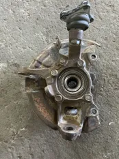 Кулак поворотный правый Mitsubishi L200 (2006-2015) 2008 MR992378 2.5 D 4D56