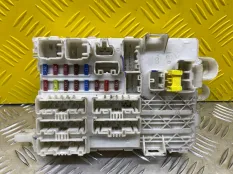 Блок предохранителей Toyota Hilux (2005-2015) 2013 827300K060 2.5 D 2KDFTV