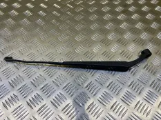 Щеткодержатель (поводок стеклоочистителя, дворник) Toyota Hilux (2005-2015) 2013 852110K020 2.5 D 2KDFTV