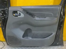 Обшивка двери передняя правая Nissan Navara (D40) 2004-2015 2010 809005X61B ПИКАП 2.5 D YD25DDTI