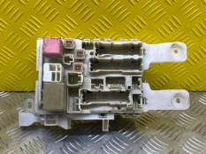 Блок предохранителей Toyota Rav 4 (XA30) (2005-2014) 2009 8273042160 3.5 I 2GRFE