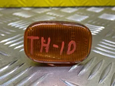 Повторитель передний левый Toyota Hilux (2005-2015) 2013 817300K030 2.5 D 2KDFTV