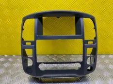 Рамка под магнитолу Nissan Navara (D40) 2004-2015 2010 682615X01A ПИКАП 2.5 D YD25DDTI