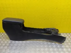 Подлокотник Toyota Rav 4 (CA40) (2012-2019) 2013 5890142110 2.0 D 1ADFTV