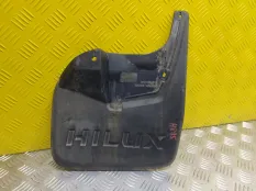 Брызговик передний правый Toyota Hilux (2015-2021) 2017 766210K160 2.4 D 2GDFTV