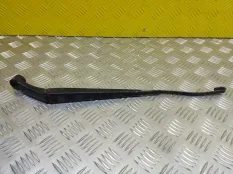 Щеткодержатель (поводок стеклоочистителя, дворник) Toyota Hilux (2005-2015) 2014 852110K020 ПИКАП 2.5 D 2KDFTV