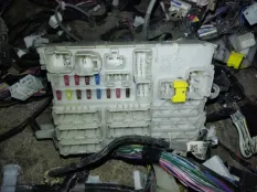 Блок предохранителей Toyota Hilux (2015-2021) 2015 827300K060 ПИКАП 2.8 D 1GDFTV