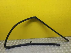 Уплотнитель стекла двери (бархотка) Nissan Navara (D40) 2004-2015 2007 80331EB300 ПИКАП 2.5 D YD25DDTI
