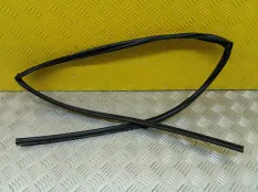 Уплотнитель стекла двери (бархотка) Toyota Rav 4 (CA40) (2012-2019) 2013 6815242050 2.0 D 1ADFTV