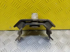 Подушка крепления КПП Toyota Hilux (2005-2015) 2011 123710L081 ПИКАП 2.5 D 2KDFTV