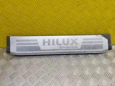 Накладка на порог внутренняя передняя правая Toyota Hilux (2005-2015) 2014 ПИКАП 3.0 D 1KDFTV