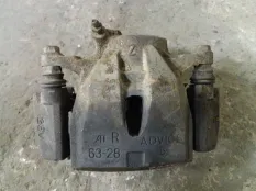 Суппорт передний правый Toyota Rav 4 (XA30) (2005-2014) 2006 4773042090 2.0 I 1AZFE