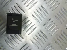 Разъем AUX / USB Toyota Rav 4 (CA40) (2012-2019) 2014 8619042040 2.0 D 1ADFTV
