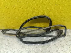 Уплотнитель двери передней правой Toyota Hilux (2005-2015) 2014 678610K023 ПИКАП 3.0 D 1KDFTV