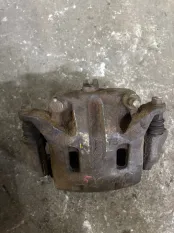 Суппорт передний правый Nissan Pathfinder (R51M) 2004-2013 2010 41001EB32A 2.5 D YD25DDTI