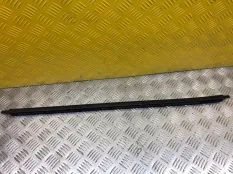 Молдинг двери передней правой Toyota Hilux (2005-2015) 2010 681610K010 ПИКАП 2.5 D 2KDFTV