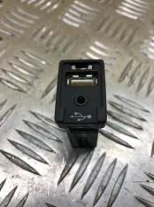 Разъем AUX / USB Toyota Hilux (2005-2015) 2014 861900K030 ПИКАП 2.5 D 2KDFTV