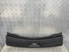 Накладка замка багажника Land Rover Discovery Sport I (2014-н.в) 2017 FK72113A10AC8PVJ ВНЕДОРОЖНИК 2.0 D 204DTD