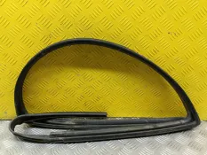Уплотнитель стекла двери (бархотка) Toyota Hilux (2005-2015) 2013 681510K010 ПИКАП 3.0 D 1KDFTV