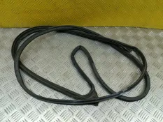 Уплотнитель двери передней правой Toyota Hilux (2005-2015) 2015 678610K013 ПИКАП 2.5 D 2KDFTV