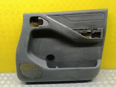 Обшивка двери передняя правая Nissan Navara (D40) 2004-2015 2007 809005X61B 2.5 D YD25DDTI