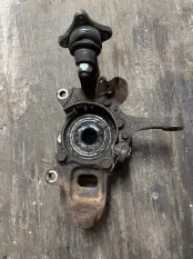 Кулак поворотный левый Mitsubishi L200 (2006-2015) 2010 MR992377