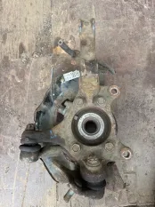 Кулак поворотный левый Chrysler Grand Voyager IV (2001-2007) 2004 04694949AA 2.8 D RGZP53