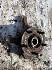 Кулак поворотный правый Chrysler Pacifica I (2003-2008) 2005 04743146AB